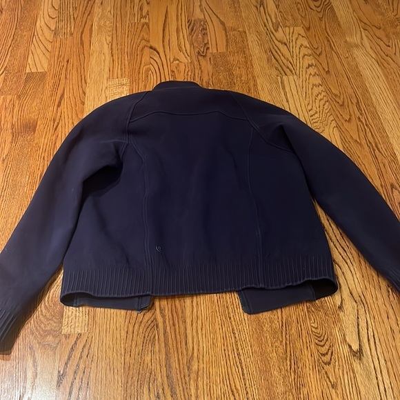 Lululemon Woman’s Navy Jacket Size 10 - Picture 4 of 6